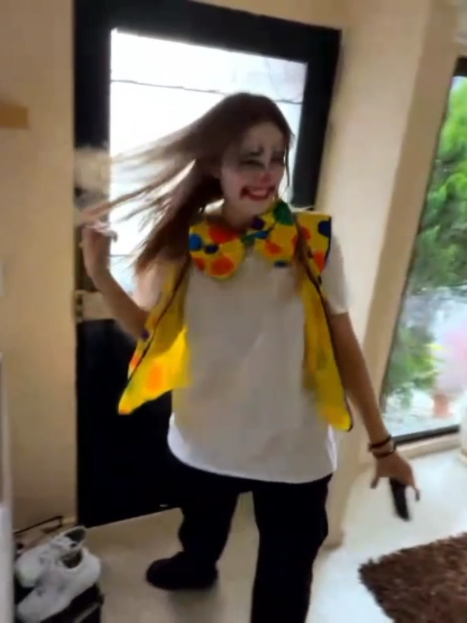 Yo soy ese repartidor y no vuelvo a esa casa XD esas risas Maquiavélicas de Joker de Emi le salen increíbles 👌 #emikukis #mamakukis #Kick #kickclips #colombia 