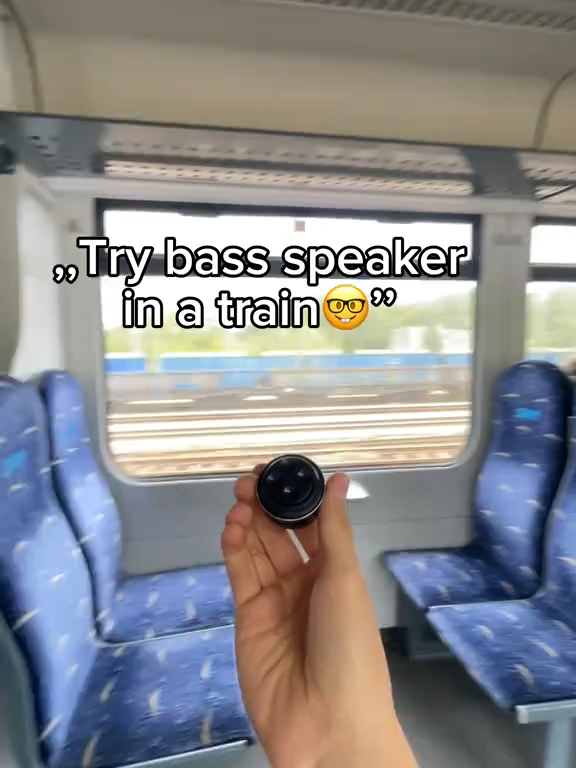 Warning ⚠️ Once you try this, you’ll never use a normal speaker again 🔊 #SoundFlowSpeaker #TikTokGadgets #MusicLovers #ViralProducts #OnTheGo