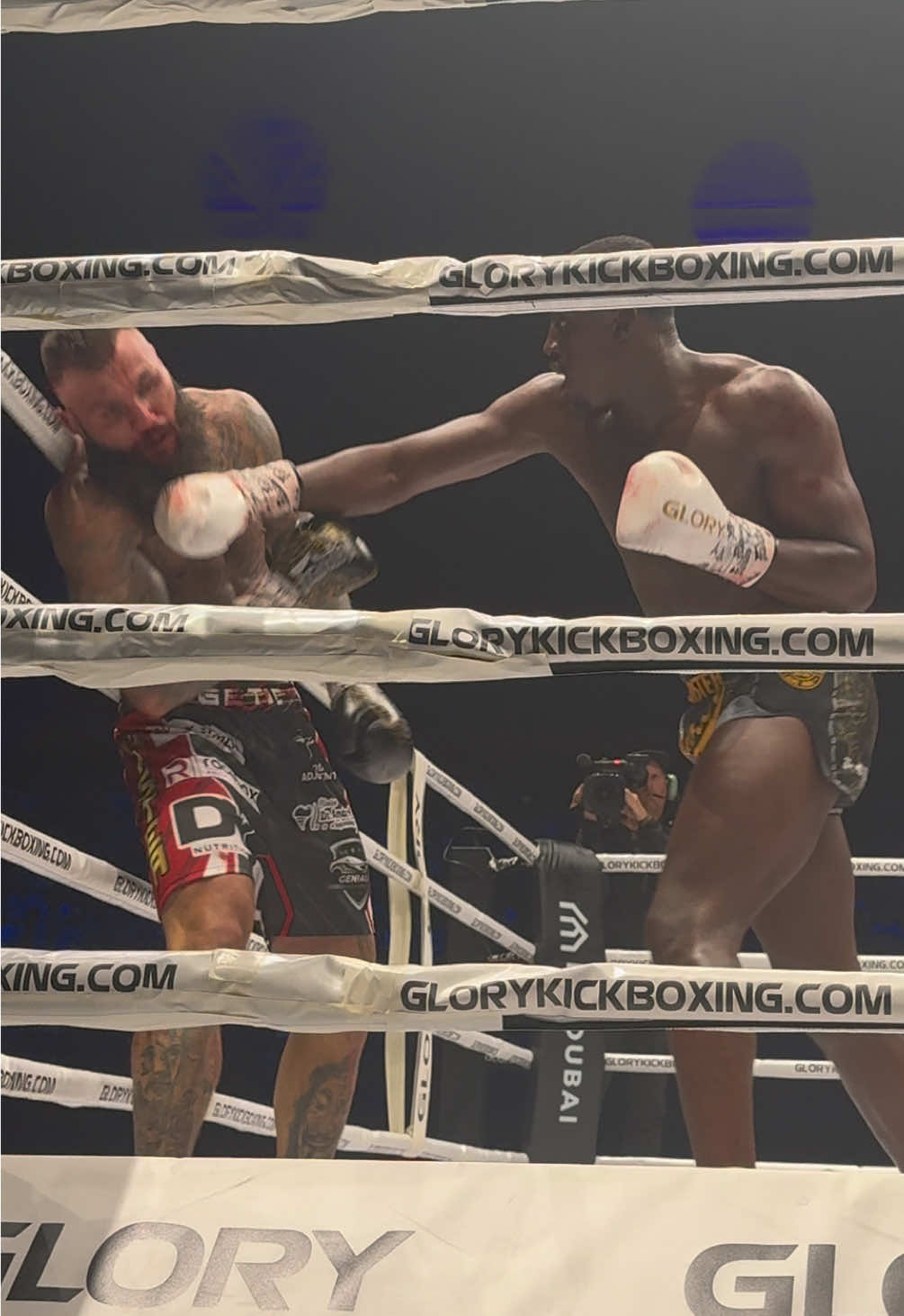 The finishing sequence from Kromah vs Ristea RINGSIDE from #GLORY103! #Glorykickboxing #kickboxing #boxing #ko