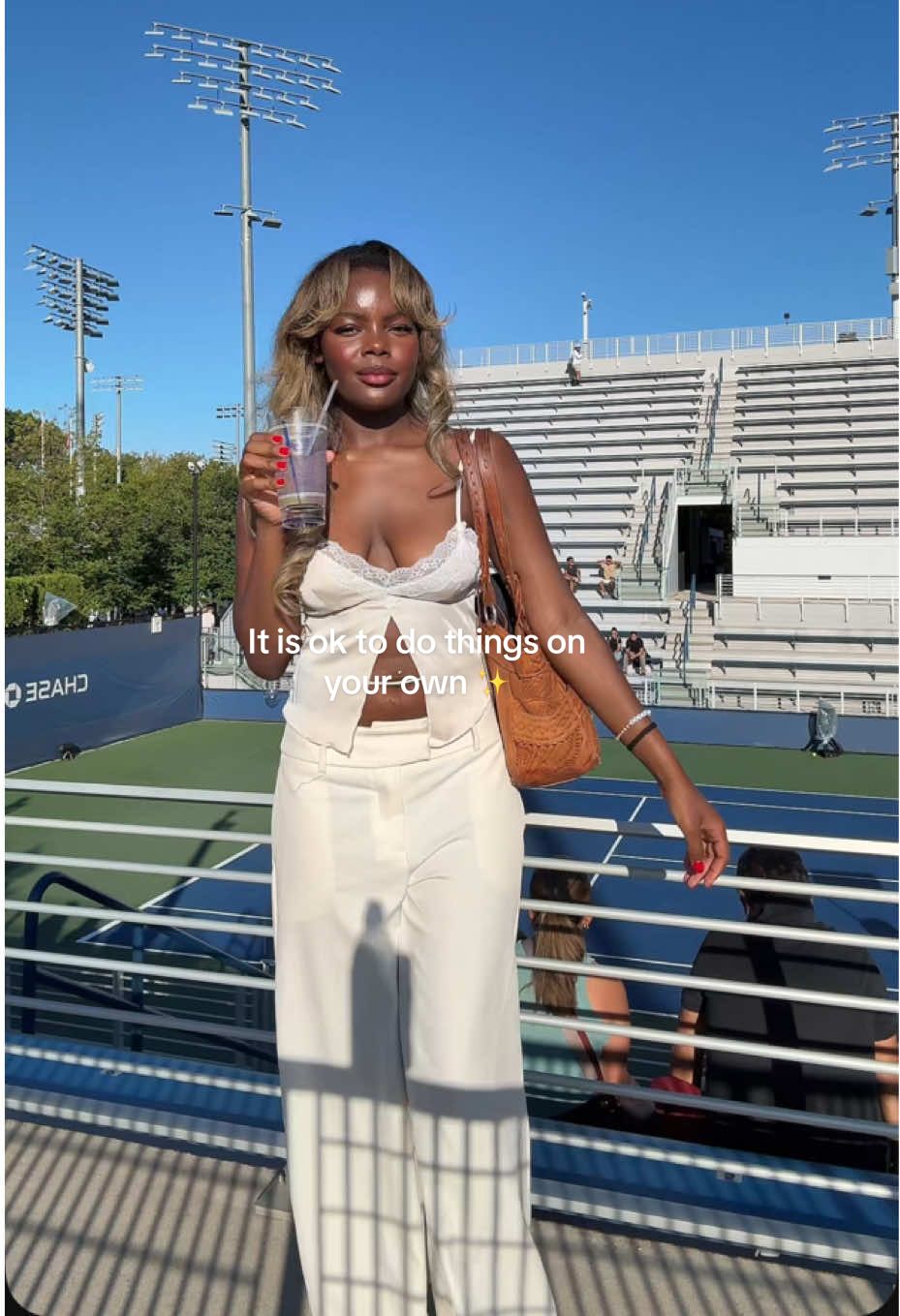 Learning that the real NYC flex is being comfortable doing things on your own 🥂✨ romanticizing life one solo adventure at a time #Mimiinthec1ty #SoloDateNYC #USOpen #tennis #NYCLifestyleCreator 