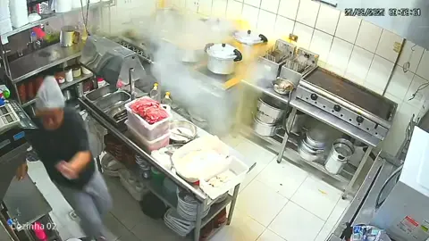 Coração foi a mil…🫨🤣 Da série: coisas que acontece na cozinha 🤯