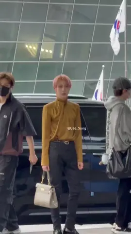 todayy #renjun with heels>>