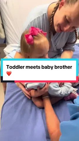 2 year old meeting baby brother for the first time ❤️ 🥹 #baby #toddler #postpartum #toddlermeetsbaby 