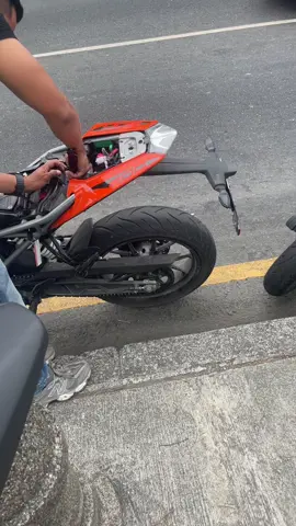 Así es un lunes muy normal jjaja#batallondelsuburbio #viral_video #losdesiempre 