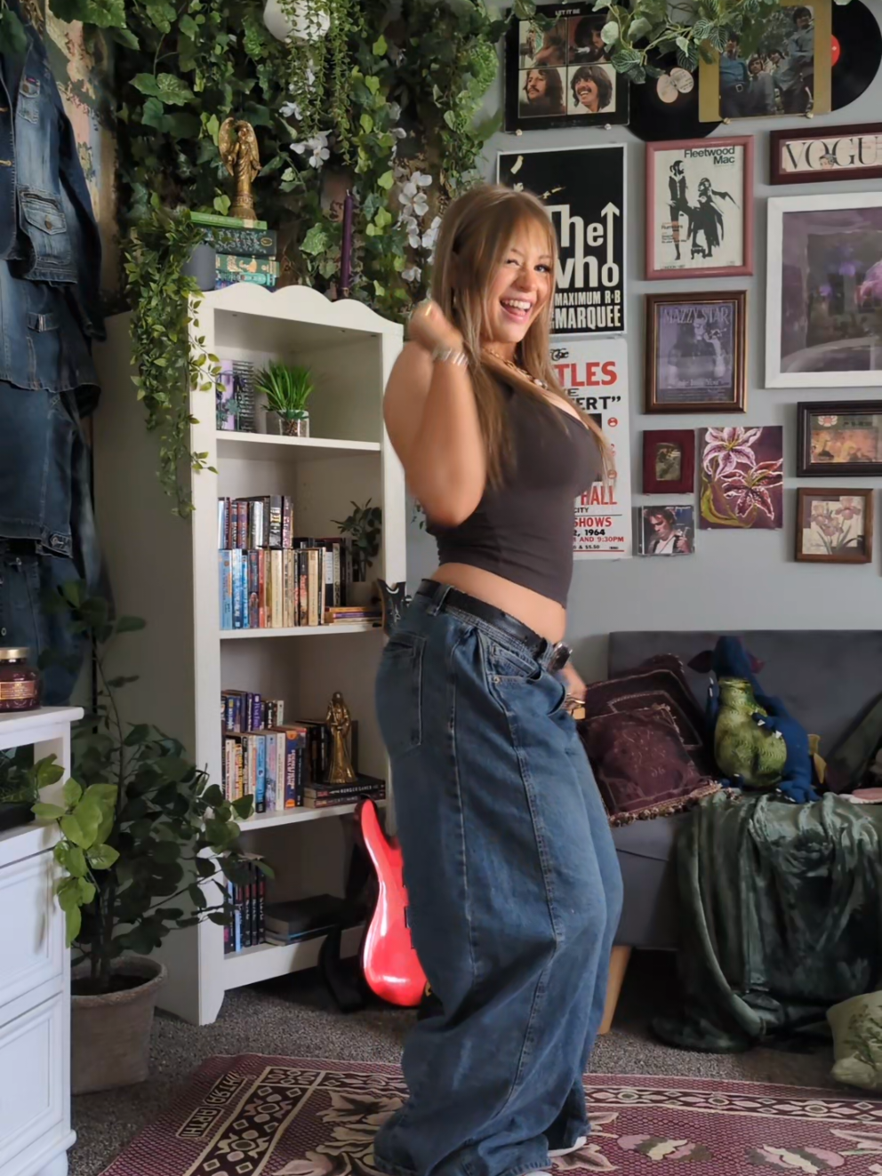 fav jeans + fav tank + fav belt I'm feeling so whimsical #utah #basicoutfit #neonkitchen #outfitinspo 