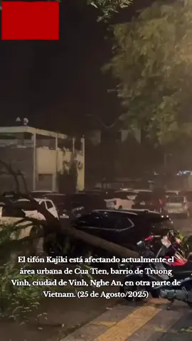 El tifón Kajiki está afectando actualmente el área urbana de Cua Tien, barrio de Truong Vinh, ciudad de Vinh, Nghe An, en otra parte de Vietnam. (Agosto 25/2025) #tien #truongthevinh #nghean #vietnam 
