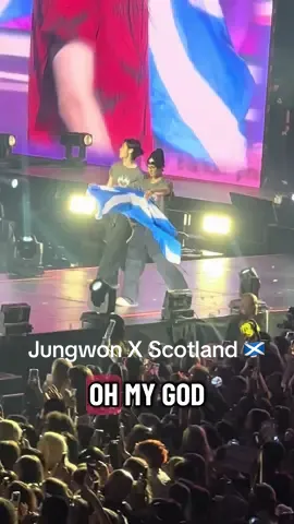 To the Scottish flag owner THANK YOU!!! 😭❤️‍🔥🏴󠁧󠁢󠁳󠁣󠁴󠁿 Jungwon darling 🥰 Can you tell I was shocked 😆 #enhypen #enhypenwalktheline #manchester #jungwon #Scotland 