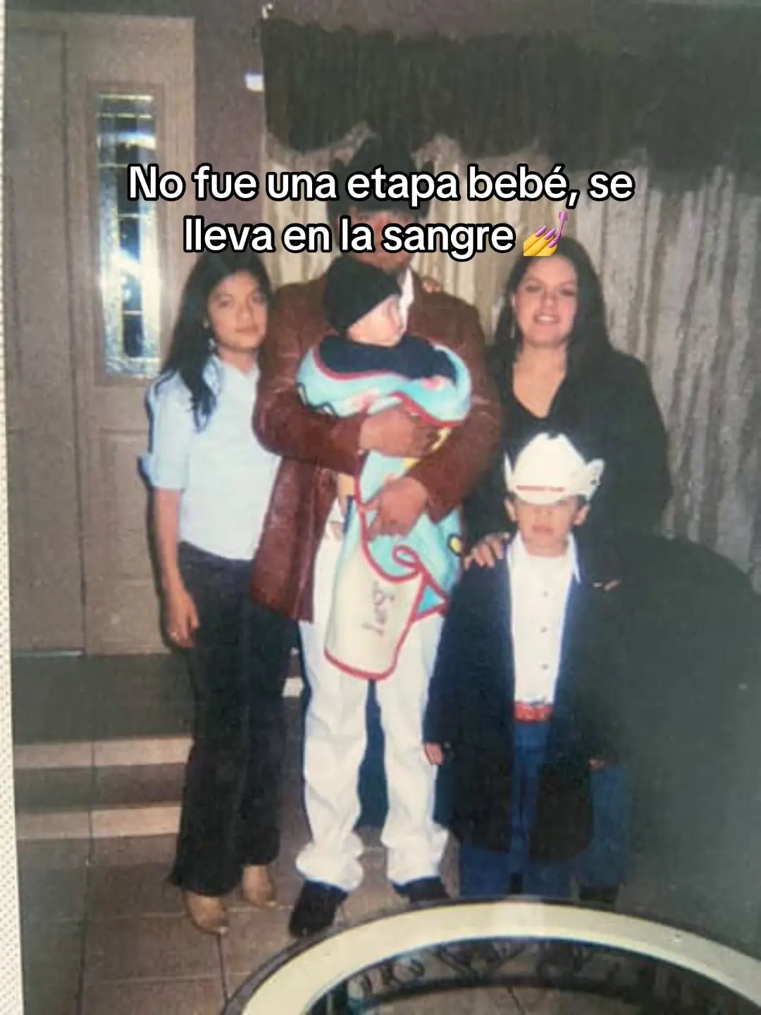 I had no business wearing my mommas 3inch heel boots at 10 years old😂 #duranguense #throwback 