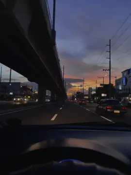 ✨ Chasing sunset witht the perfect beat  #fyp #sunset #goldenhour #vibes 