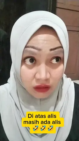 makanya jangan sombong di atas alis masih ada alis🤣🤣🤣 #fyp #lucu #komedi #kocak #videoviralitiktok 
