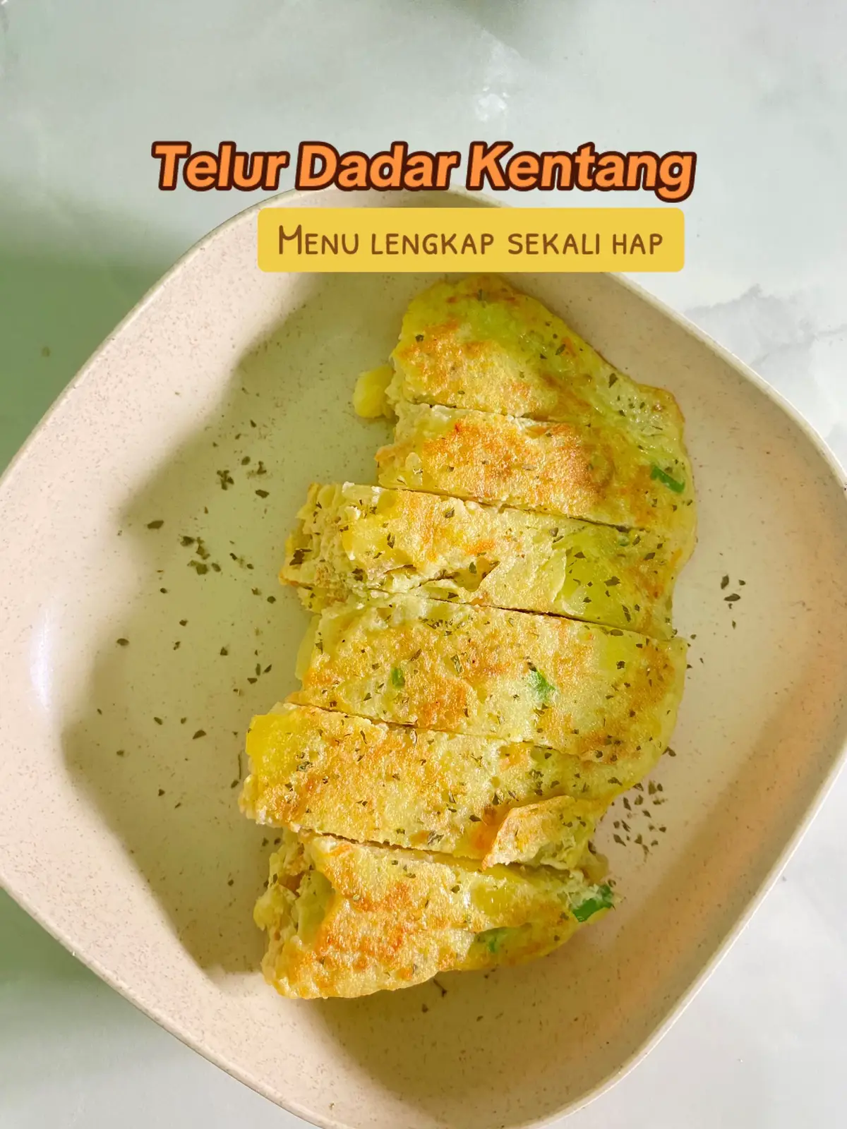 Telur dadar Naik kelasa sih ini🔥  Udah ada karbo, prohe sama seratnya.. anak lagi bosen makan nasi bisa coba ini😍 #idemenumpasi #telurdadarkentang 