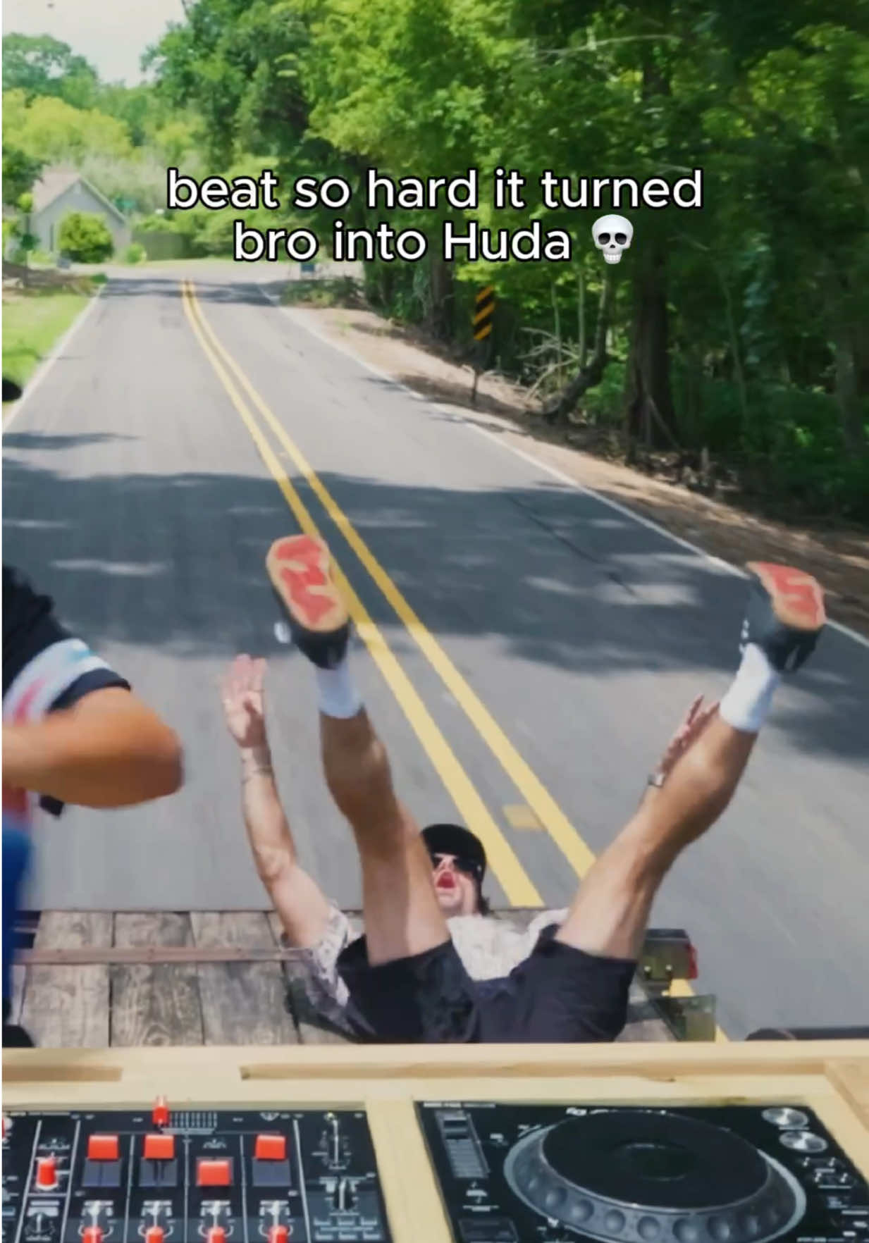 Bro really turned into @hudabubbaaa😭  Who’s coming to see us at Academy LA this weekend? 👀