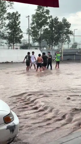 Bendita niñez 😂🥹 #niños #lluvia #coloreerosa #paratiiiiiiiiiiiiiiiiiiiiiiiiiiiiiii #fyp 