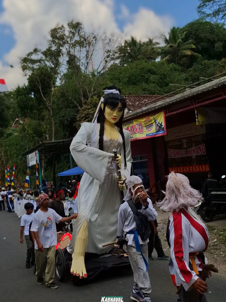Bibik Lung Ikut Karnaval Desa Wuwuharjo Kajoran 2025 #karnavalkajoran2025 #karnavalwuwuharjo2025 #bibilung #ogohogoh2025 2025