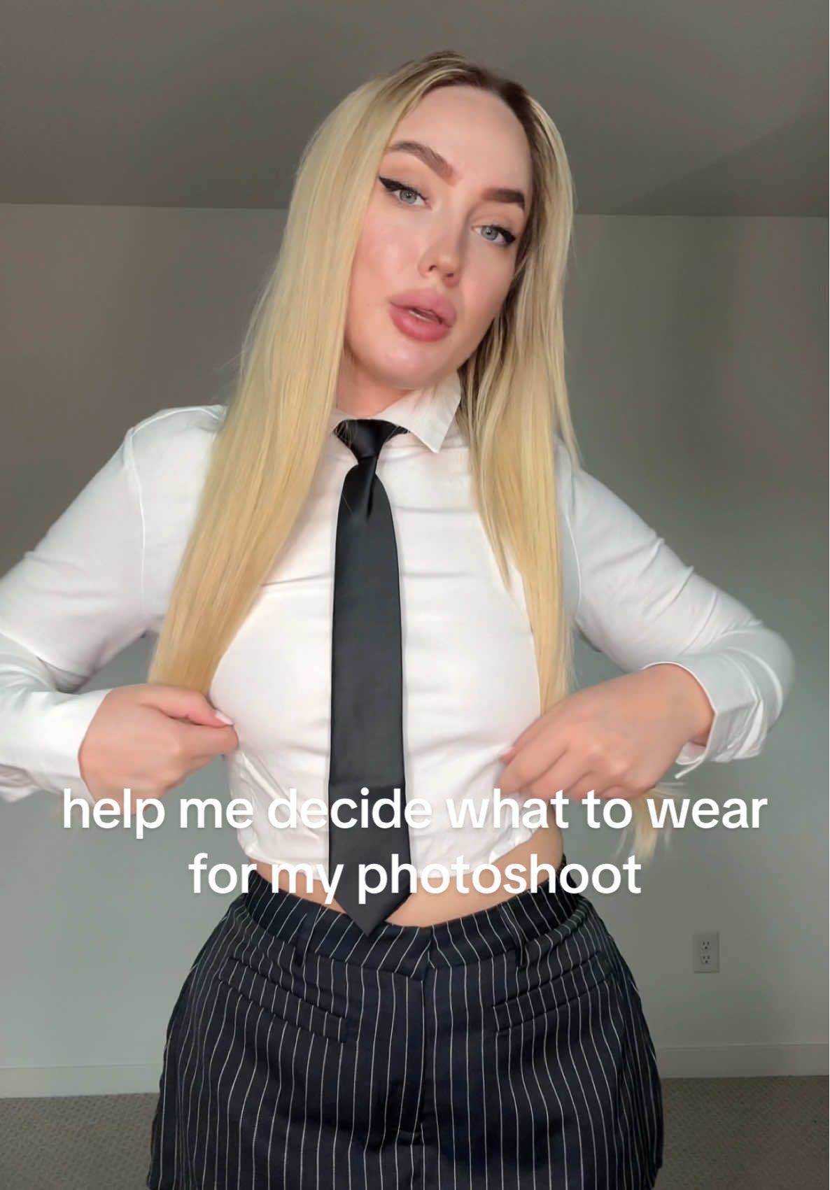 this week i have a founders photoshoot, what do i wear 😭🙏🏼 #entrepreneur #SmallBusiness #girltalk 