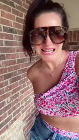 Just another millennial mom absolutely VIBING to this remix! Lol. 😎👏🏼🎉