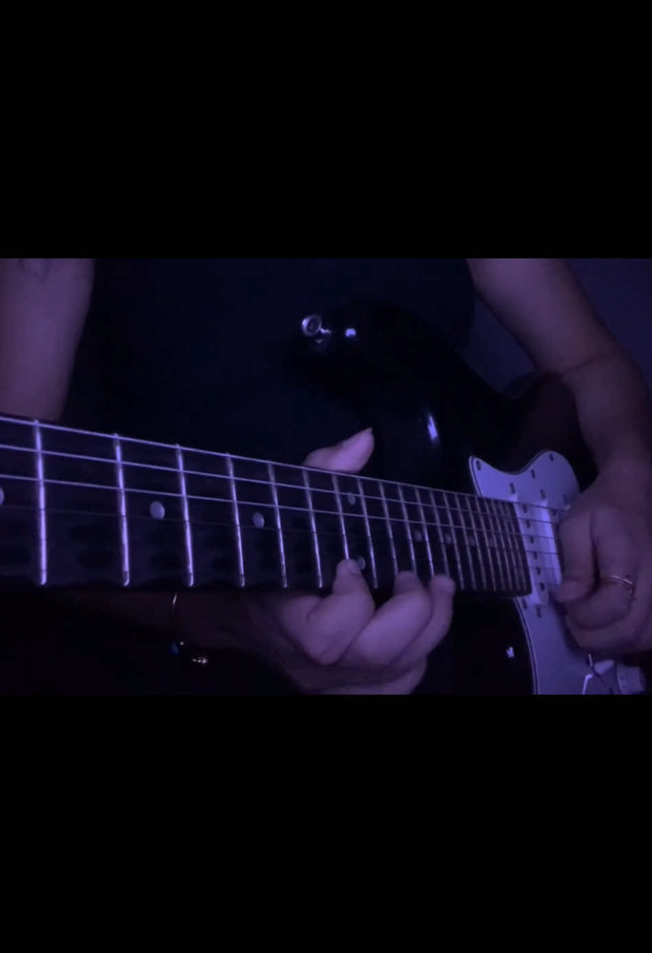 Hayeish yeftkerni - Amr diab🎸🖤  #amrdiab #electricguitar #guitarcover #amrdiabworld #arabicsong 