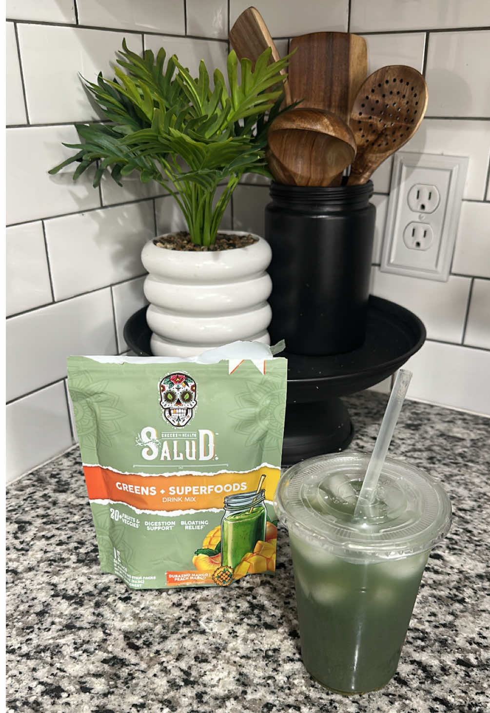 My new favorite super greens are now on the TikTok shop 🥳  #keepingupwithqueen #supergreens #tastesalud #tiktokshop #tiktokshopfind 