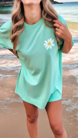I need this in my wardrobe  #tshirt #daisy #comfortcolors 