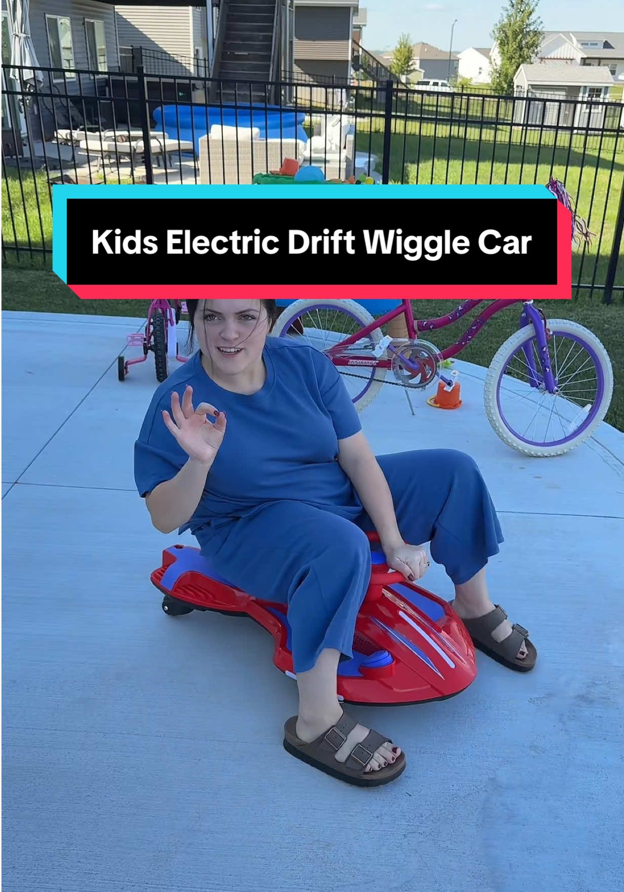 This wiggle car is Christmas morning magic!🎄The lights, music, smoke… the toy kids and adults can never get tired of! #wigglecar #rideoncar #electricwigglecar #kidstoycar #tiktokshoplabordaysale 
