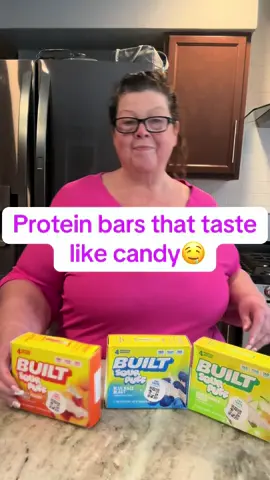 Candy flavor but it’s protein, yes please!!  #builtbar #builtbarreview #builtbarpuffs #builtbarsourpuff #proteinbar #proteinbarsreview #proteinflavor #proteinsnack 