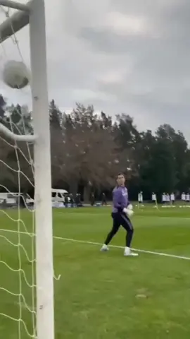 Cómo le vas a pegar así a la pelota estás loco pibe 😱🔥