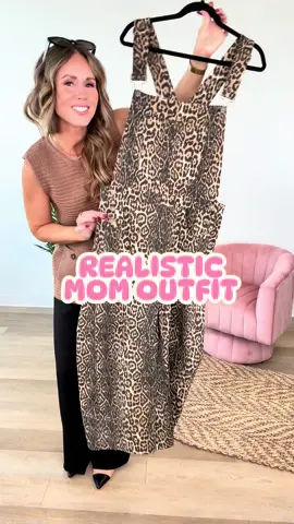 🐆Leopard is everywhere this season! Mixed with a barrel pant overall, doesn’t get much better than this! Teacher & mom friendly outfits! Follow for more styling ideas. 🙌