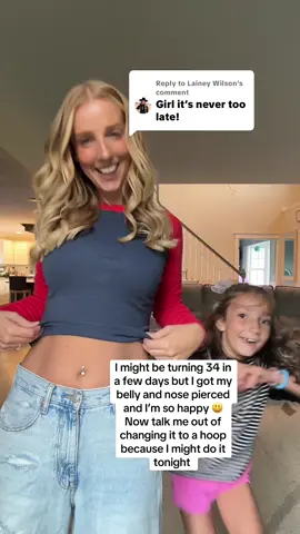 Replying to @Lainey Wilson Ok but hiiiii @Lainey Wilson #bellybuttonpiercing #momlife 