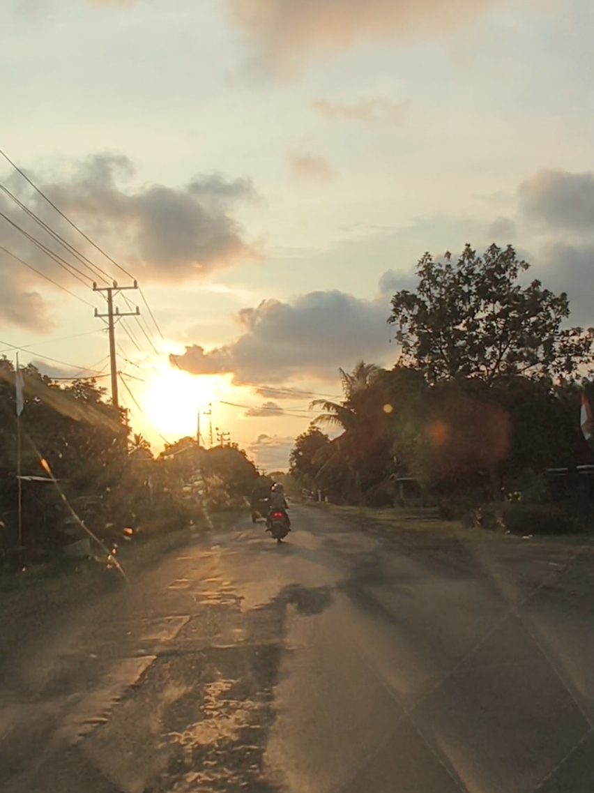 suasana jalan Bengkulu Utara sore hari #Bengkulu #JalanBengkulu #BengkuluHariIni #BengkuluHits #ViralBengkulu 