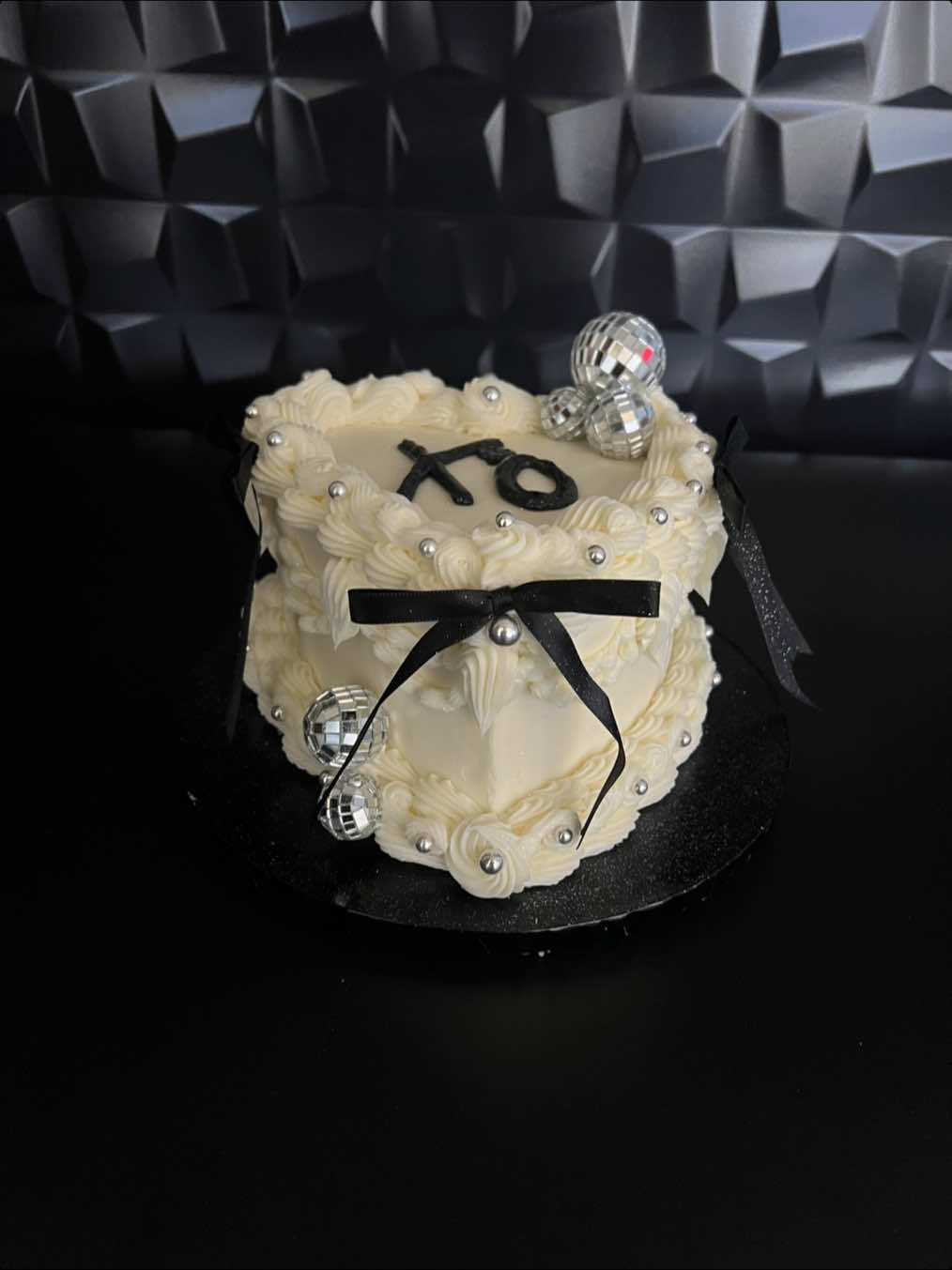 ✨XO✨ #phoenix #viral #theweekend #cake #azbakery 