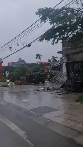 Phường Lý Thường Kiệt xã Thi Sơn cũ sau trận giông lốc bất chợt chiều tối qua .