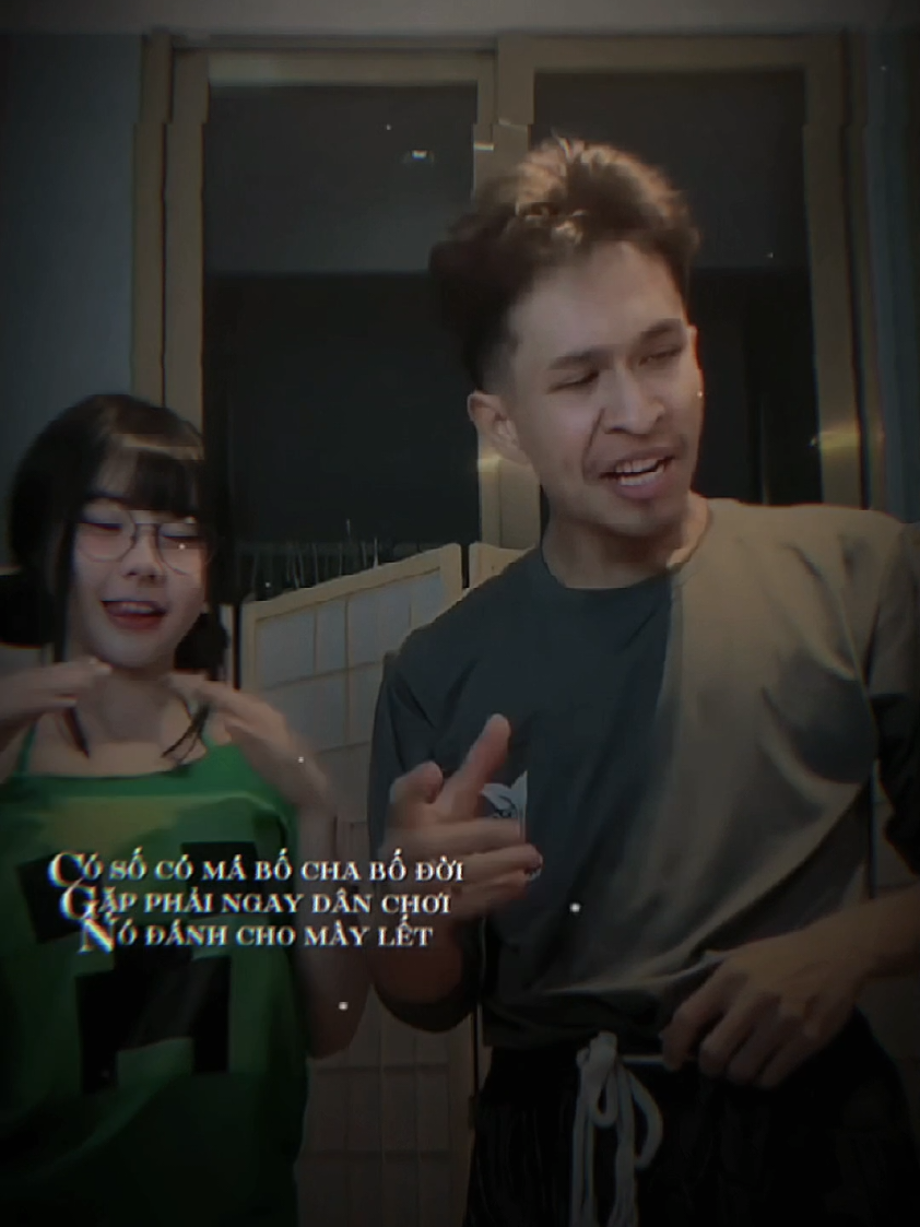 Đường đời đẩy đưa đi đâu Đi đâu đây đến đâu đây Đường đời đẩy đưa đi đâu Đi đâu đây để được đổi đời 
