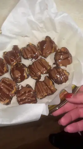 ummmm a healthier snickers if you will….. i haven’t made them again so I give it a 6/10…  maybe when i reset my palate I’d give it a 8.5-9/10 haha #healthyalternatives I’d rather have the snickers as of rn.