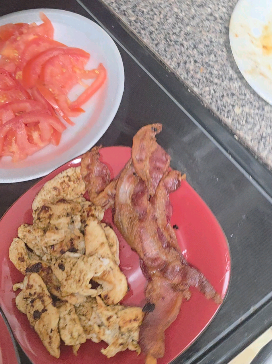 Making restaurant meals at home! tropical smoothie cafe Chipotle Chicken club #flatbread chicken bacon ranch #homemade #copycat #Recipe 
