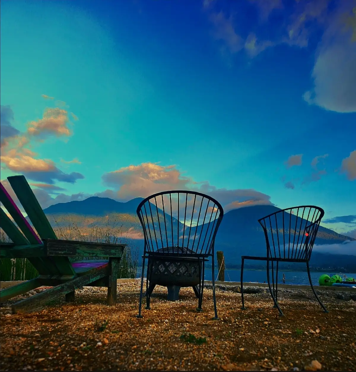 Book Now / Reserva Ahora! 👇 https://guatitlandgt.com/hotel✨️ Whatsapp 5200 5248 Hotel Guatitland • Mapa Corazón 🇬🇹 ✨️Sleep under the stars. Wake up by the lake. 🌙Duerme bajo las estrellas. Despierta junto al lago. 🏕 Santiago Atitlán, Lago Atitlán, Guatemala ⛺️Glamping • Cabañas • Naturaleza • Aventura Highlights: Stone Mapa Corazón mirador, glamping & cozy cabins, lakeside pool, temazcal, paddle‑board, kayak, bonfires, murals #EcoEscape #fyp  #LakeAtitlán #MapaCorazón #HotelGuatitland 