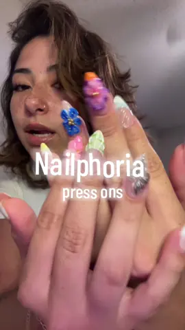 Obsessed aint even the word! Naa but the bonus set is so prettyyyy🤭 TY! @Nailphoria #nailphoria #qnsmami #fresa #CapCut 