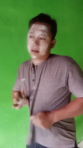 mak njaluk duwit sitik wae mak 😂