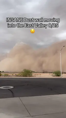 Stay Safe Arizona!! Massive dust storm hits parts of the east valley including Phoenix, Chandler and Gilbert. #haboob #duststorm #arizonathings #eastvalley #arizonaweather 