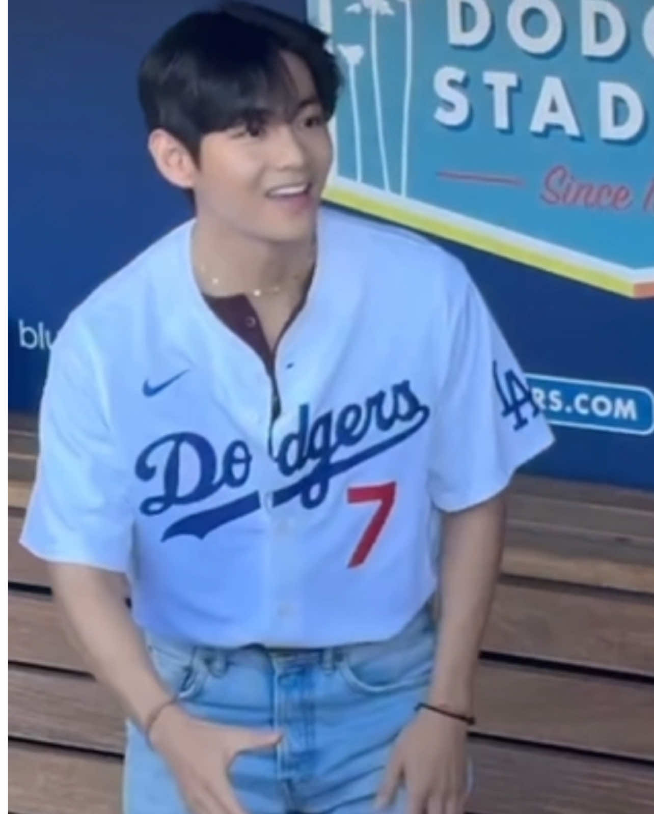 #taehyung at the dodgers ceremonial first pitch !! his smile is so beautiful #v #kimtaehyung #bts #fyp 