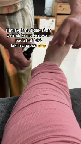 Jika aku harus memilih 2 kali aku hanya ingin ayah satu satunya lelaki dengan tahta cinta tertinggi kepada anak perempuannya 🥹❤️ #cintaayah#cintaayahkepadaanaknya#perjuanganayah#fyp#fypage#motivasihidup 