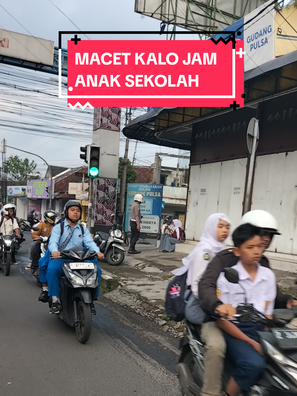Jalur ini kalo jam masuk sekolah macet nya mantap, ini ujian jangan sampe kepancing emosi ya kawan 😊🙏 #macet #tasikmalaya #anaksekolah #infotasikmalaya #lalulintas 