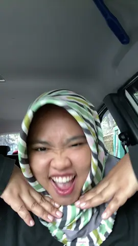 Ada yang bilang ini hijab kanopi, hijab sunscreen dan hijab anti lirik-lirik club 😅