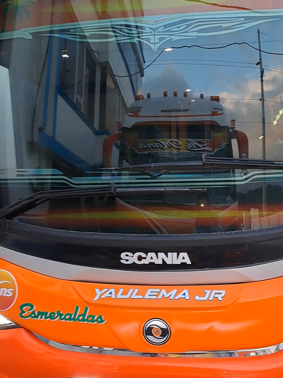 Hecho en Ecuador en Yaulema jr l segundo bus doble piso... #scania #chasis #carroceria 