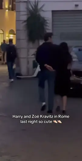 Harry and Zoë Kravitz in Rome last night - August 24, 2025 #harrystyles #harrystylesupdates #harrystylesvids #fyp #rome 