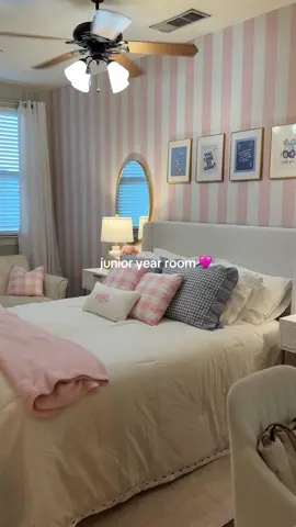 can you tell my fav color…  #smu #fyp #roominspo #RoomTour #collegeroom 