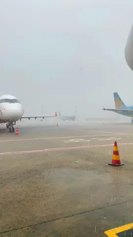 🇻🇳Bão số 5 Kajiki  mưa lớn tại Hà Nội các chuyến bay ở Nội Bài gần như delay ✈️✈️✈️#tiktoknews #noibaiairport #hanoi #côngviecmoingay #aviationdaily 