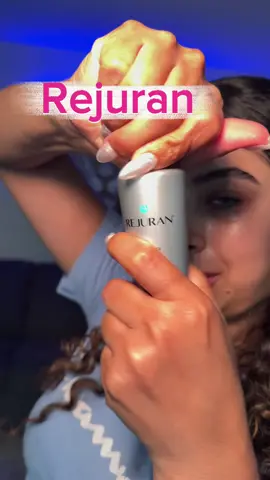 @REJURAN US  ✨ Rejuran Turnover Ampoule C ✨ El secreto para una piel renovada y luminosa 💎 🔹 Con PDRN (DNA de salmón) que regenera y repara la piel desde adentro. 🔹 Enriquecido con Vitamina C, para un rostro más claro, uniforme y radiante. 🔹 Ayuda a mejorar arrugas finas, manchas y textura. 🔹 Ideal para piel cansada, opaca o dañada por el sol. 👉 Un verdadero tratamiento de lujo en casa que transforma tu piel día tras día. #CapCut #rejuran 