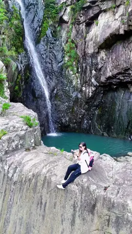 🌍 A cura está nas paisagens da natureza O mundo é infinito, as paisagens são inesgotáveis, e o que mais cura o coração são justamente essas belezas da natureza. Ao deixar o coração livre entre o céu e a terra, todas as incertezas se dissolvem. 🌿 Maravilhas naturais | Penhascos imponentes | Paisagens pitorescas | Sentir o sopro e a beleza da natureza | Obras-primas esculpidas pela própria natureza #BelezasNaturais #PaisagensQueCuram #ViagemInspiradora #viral #viraltiktok 