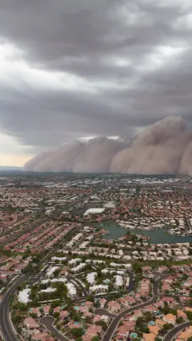 MASSIVE dust storm heading into Phoenix right now!🤯 one of the biggest ones I’ve ever seen! 🚁  8/25/25 #arizona #phoenix #haboob #duststorm #monsoonseason 