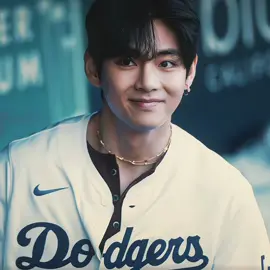 TAEHYUNG AT DODGERS STADIUM #VxDodgers #TaehyungxDodgers #BTS 